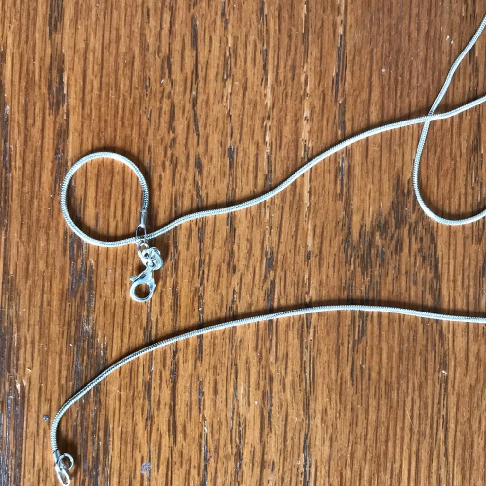 Assorted chains, earrings and ring - Picture 9 of 11